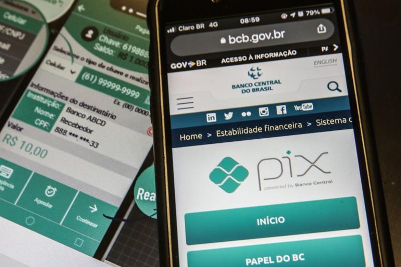 Cartões de crédito tradicionais atualizados e expostos para terminar fotos